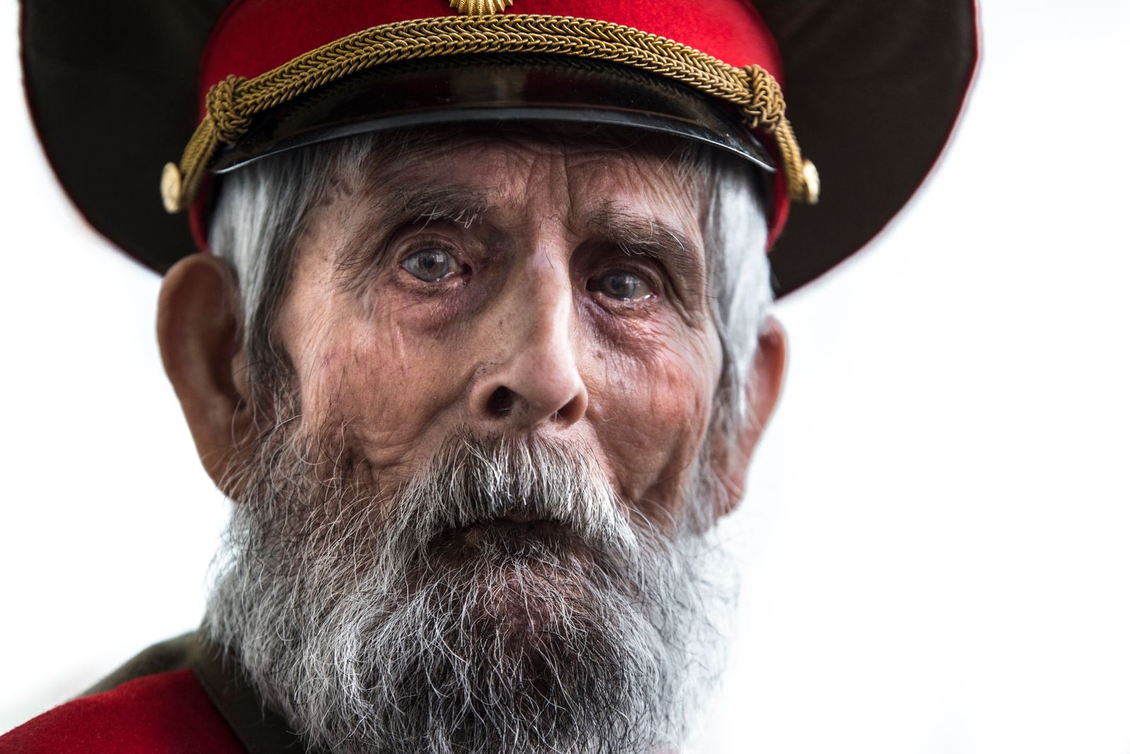 A veteran meeting an advisor to review benefits